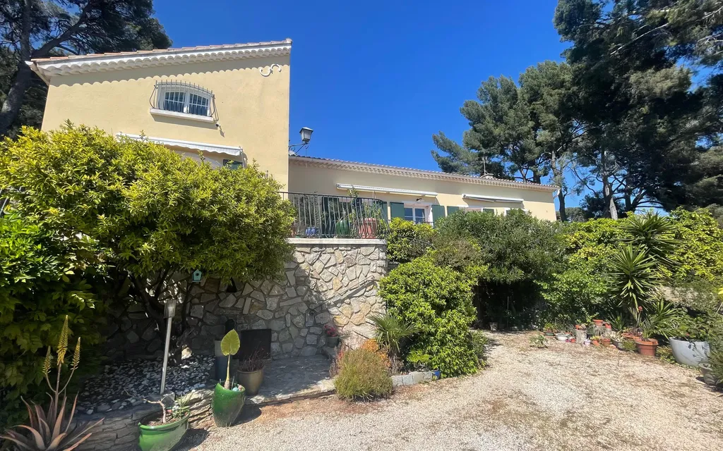 Achat maison à vendre 6 chambres 230 m² - La Seyne-sur-Mer