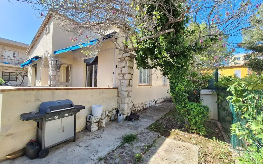 Achat maison à vendre 2 chambres 150 m² - Saint-Laurent-du-Var