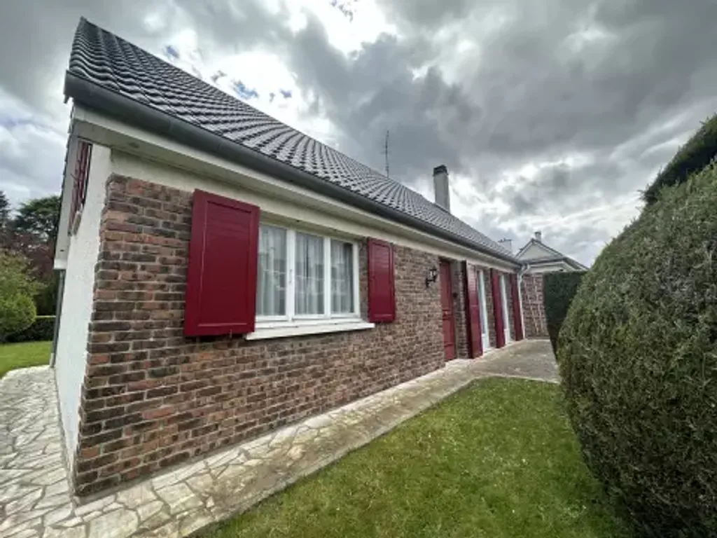 Achat maison à vendre 4 chambres 132 m² - Le Mesnil-Saint-Denis