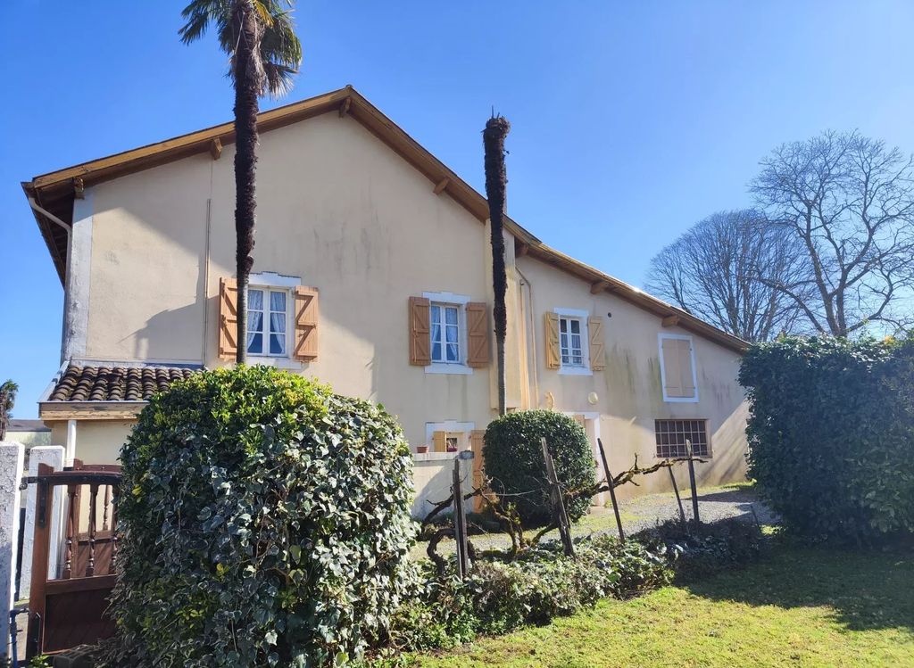 Achat appartement à vendre 7 pièces 130 m² - Sauveterre-de-Béarn