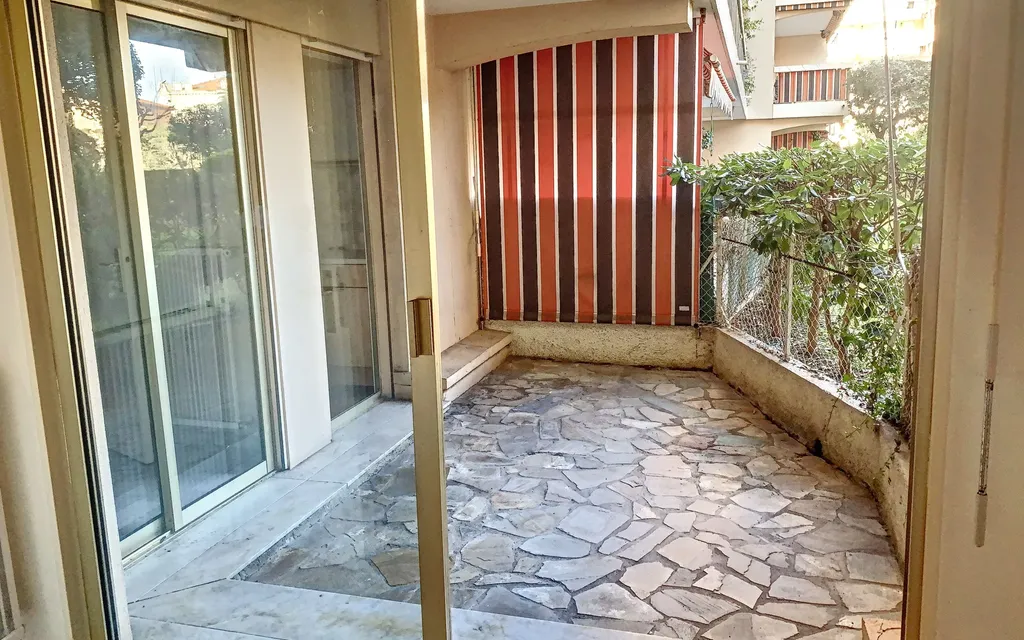 Achat appartement à vendre 2 pièces 50 m² - Vallauris