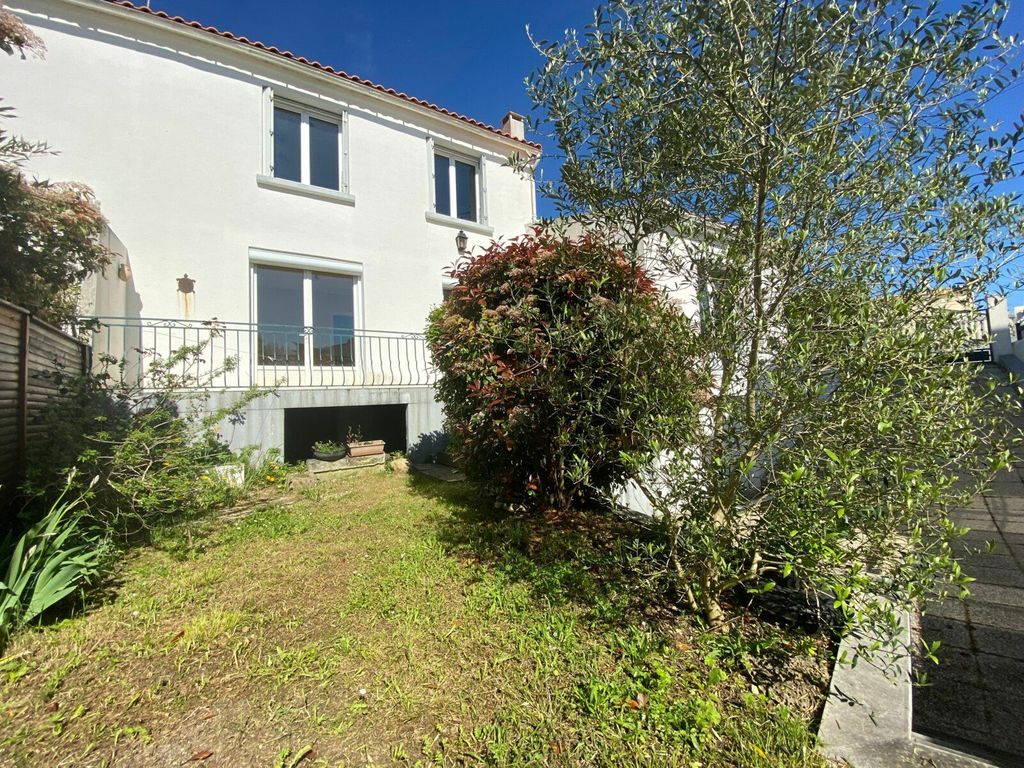Achat maison à vendre 4 chambres 108 m² - La Rochelle