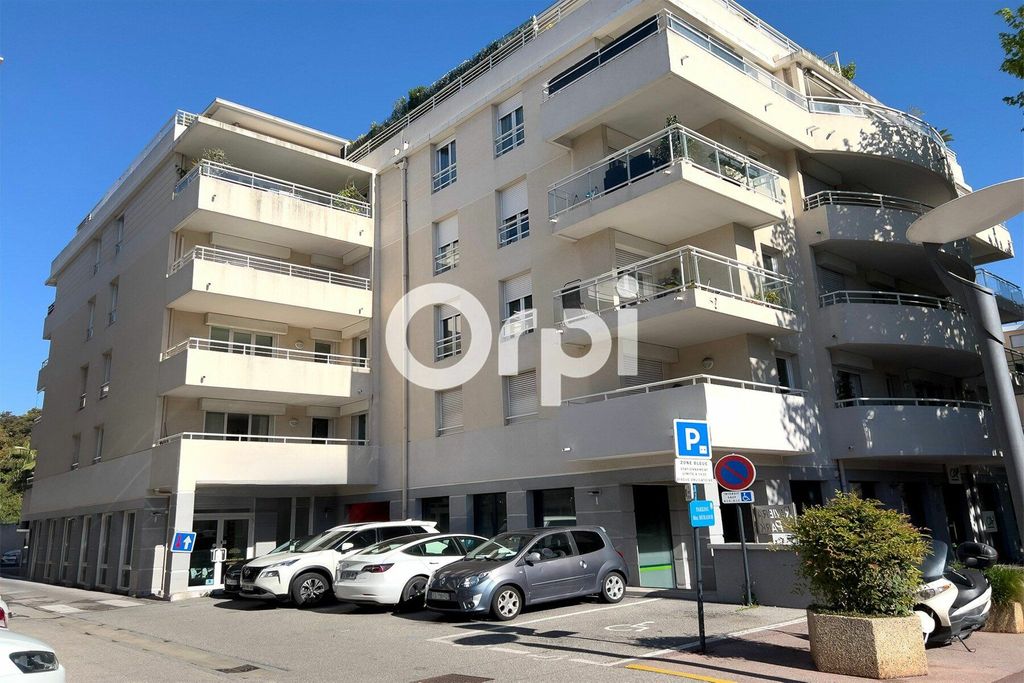 Achat appartement à vendre 3 pièces 72 m² - Mandelieu-la-Napoule