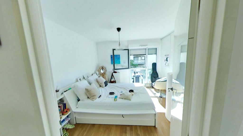 Achat appartement à vendre 2 pièces 72 m² - La Madeleine