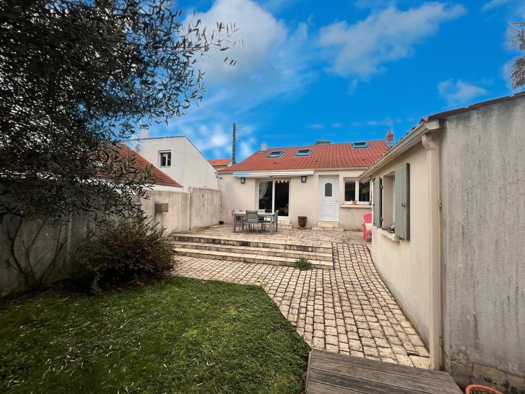 Achat maison à vendre 3 chambres 120 m² - La Rochelle