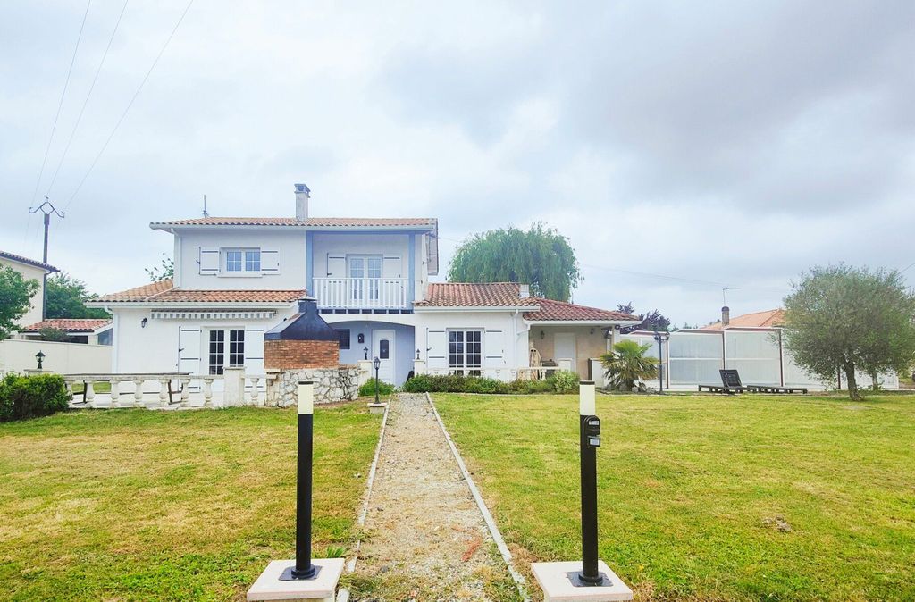 Achat maison à vendre 4 chambres 148 m² - La Lande-de-Fronsac