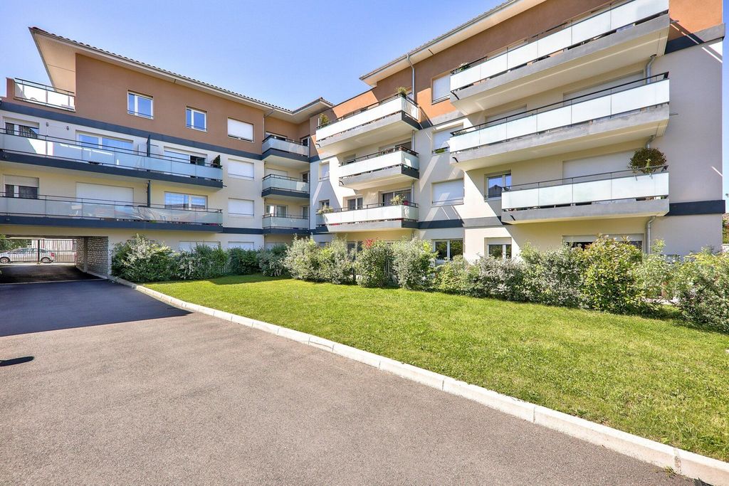 Achat appartement à vendre 2 pièces 42 m² - Rillieux-la-Pape