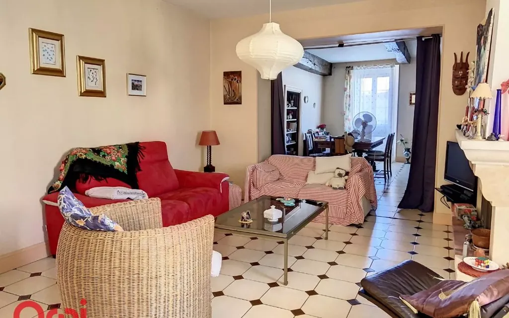 Achat maison à vendre 6 chambres 210 m² - Montmarault