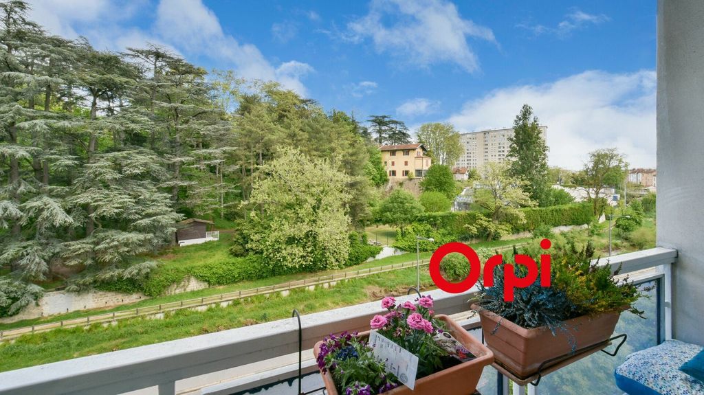 Achat appartement à vendre 5 pièces 107 m² - Oullins