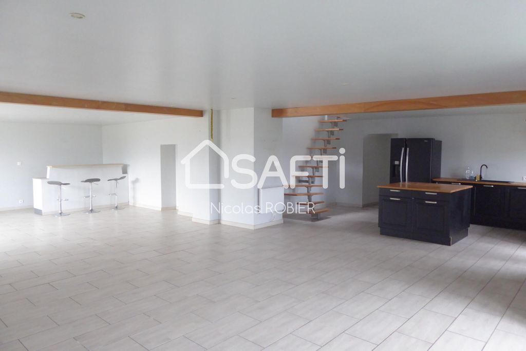 Achat maison à vendre 4 chambres 200 m² - Fontenay-le-Comte