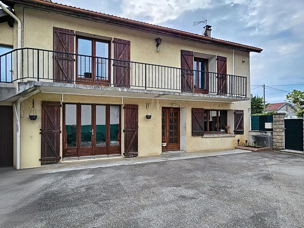 Achat maison à vendre 3 chambres 113 m² - Saint-Denis-en-Bugey