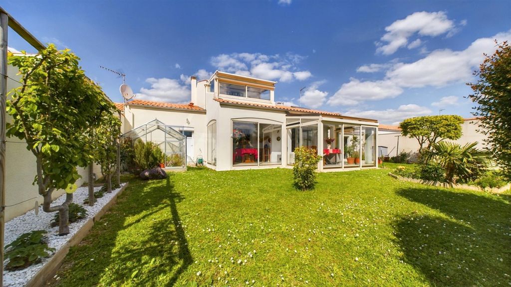 Achat maison à vendre 4 chambres 128 m² - La Rochelle