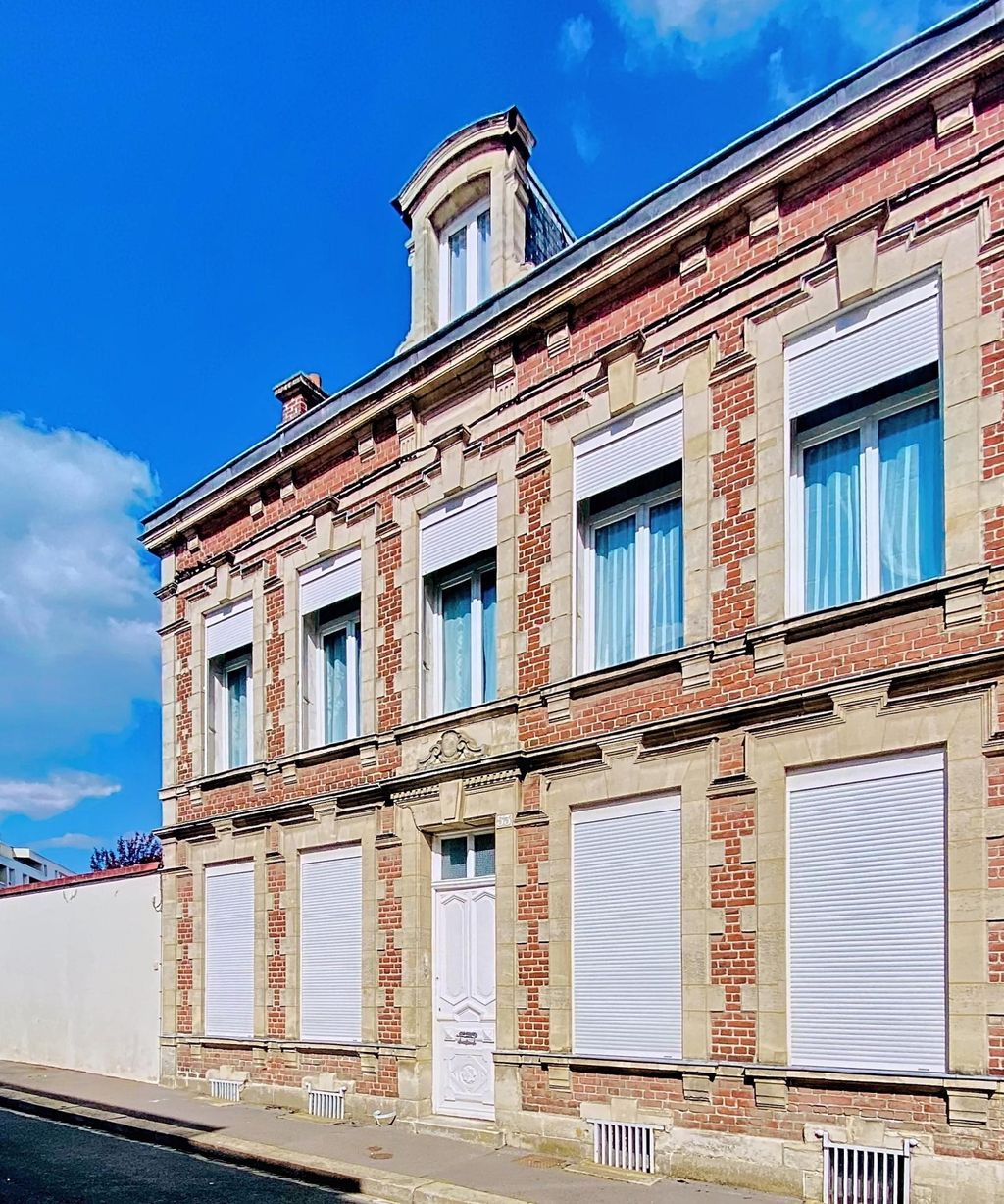 Achat maison à vendre 5 chambres 175 m² - Saint-Quentin