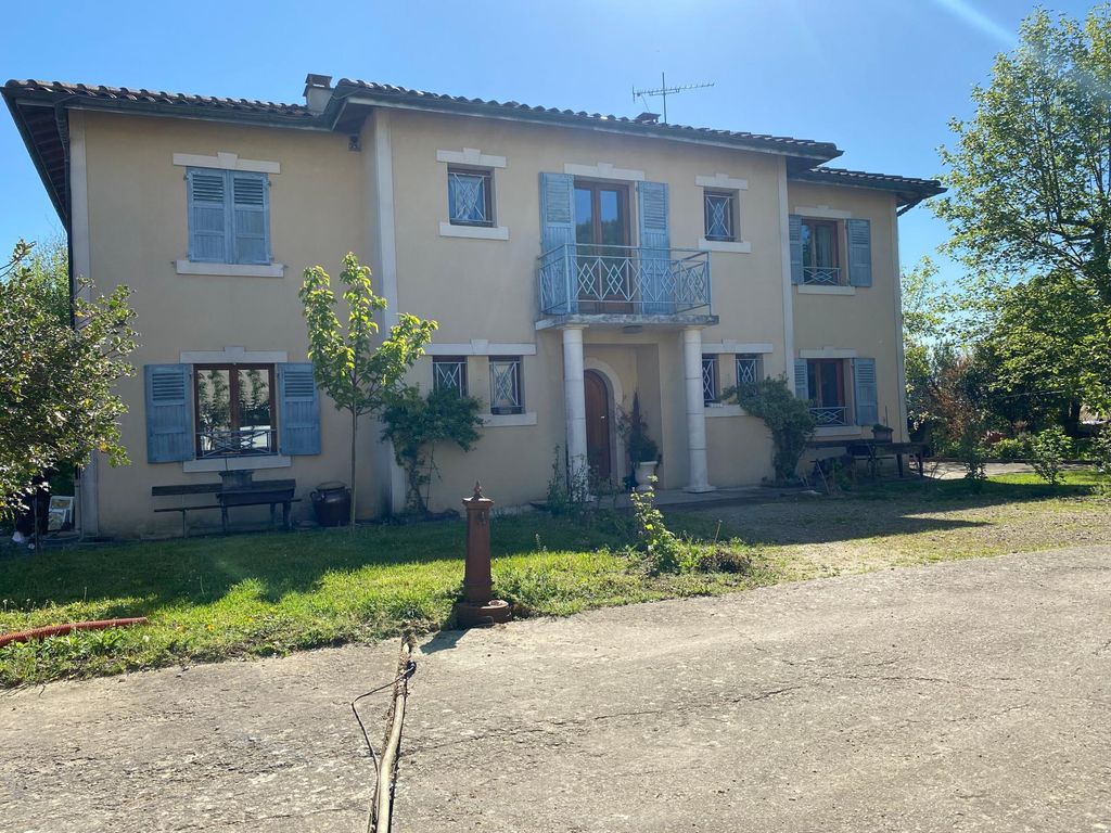 Achat maison à vendre 6 chambres 243 m² - Montrevel-en-Bresse