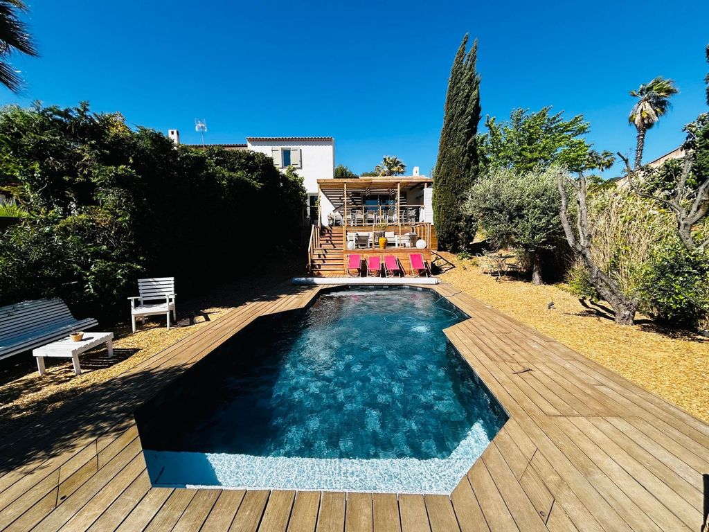 Achat maison à vendre 2 chambres 112 m² - Sanary-sur-Mer