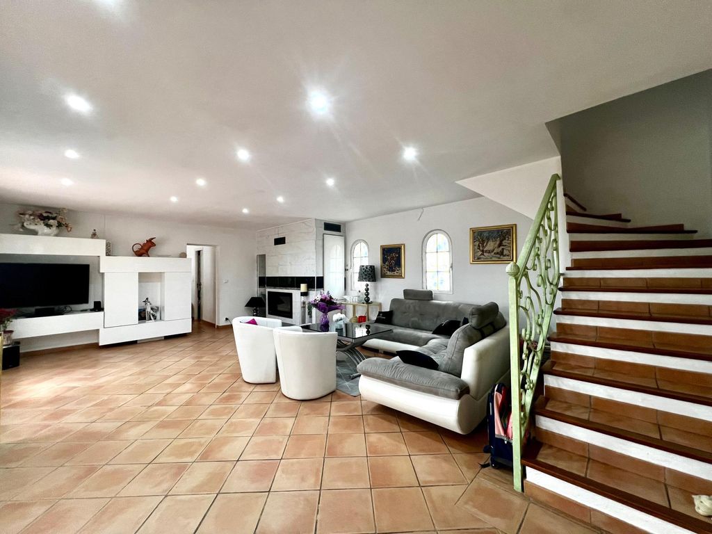 Achat maison à vendre 3 chambres 158 m² - La Motte