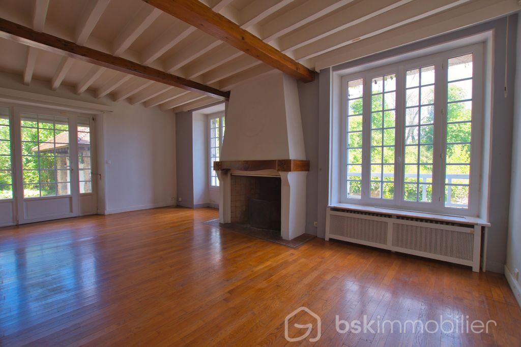 Achat maison à vendre 4 chambres 151 m² - Varennes-Jarcy