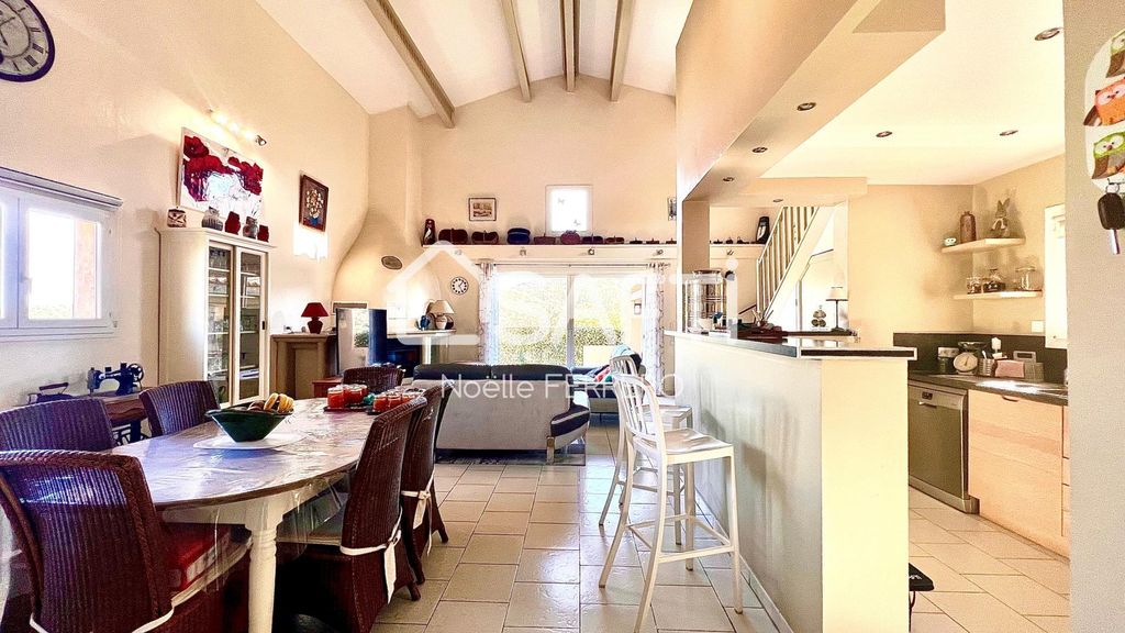 Achat maison à vendre 3 chambres 168 m² - Sainte-Maxime