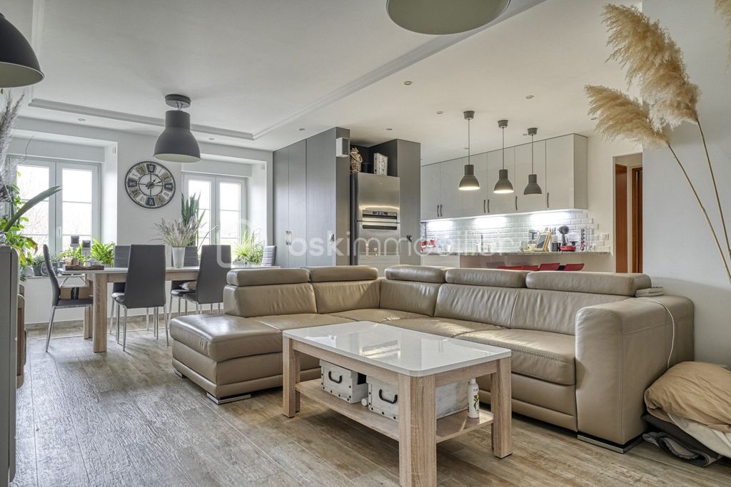 Achat maison à vendre 5 chambres 242 m² - Moissy-Cramayel