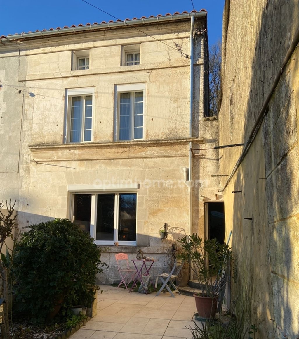 Achat maison à vendre 4 chambres 143 m² - Ruelle-sur-Touvre