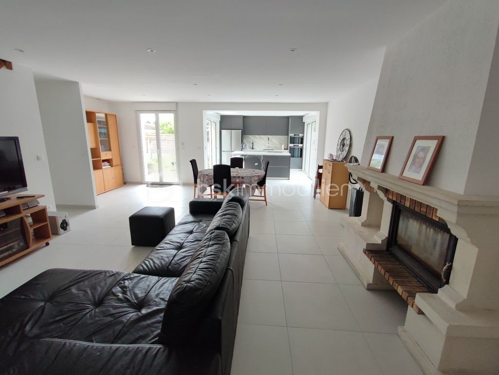 Achat maison à vendre 4 chambres 120 m² - Vaux-le-Pénil