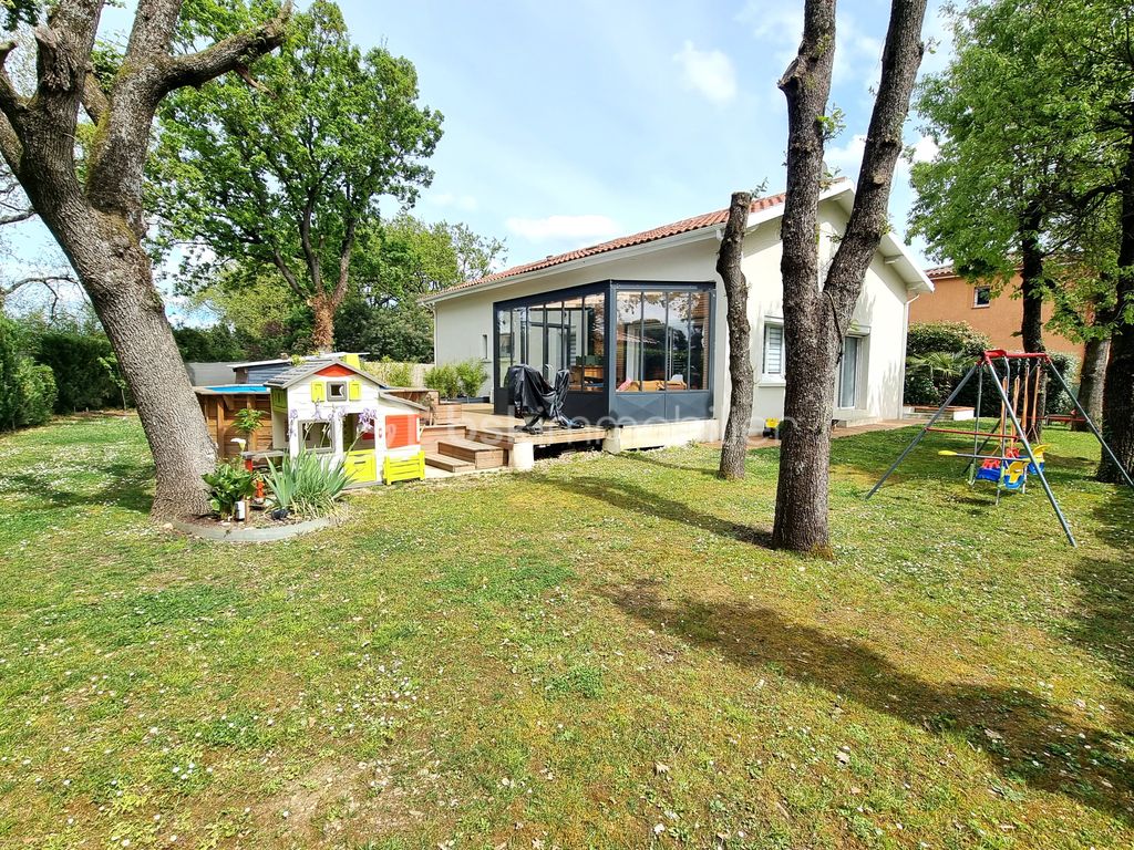 Achat maison à vendre 3 chambres 219 m² - Villeneuve-Tolosane