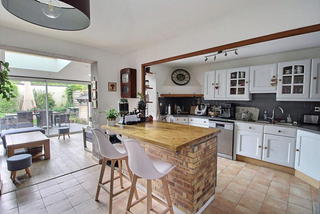 Achat maison à vendre 5 chambres 158 m² - Voisins-le-Bretonneux