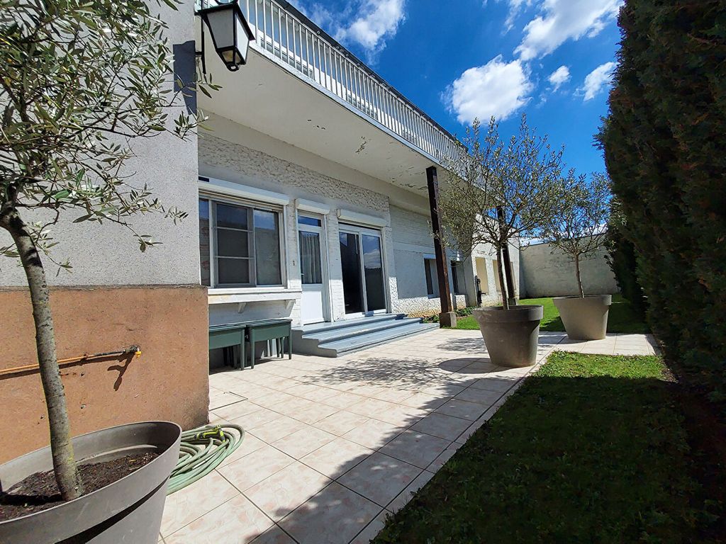 Achat maison à vendre 4 chambres 250 m² - Saint-Quentin