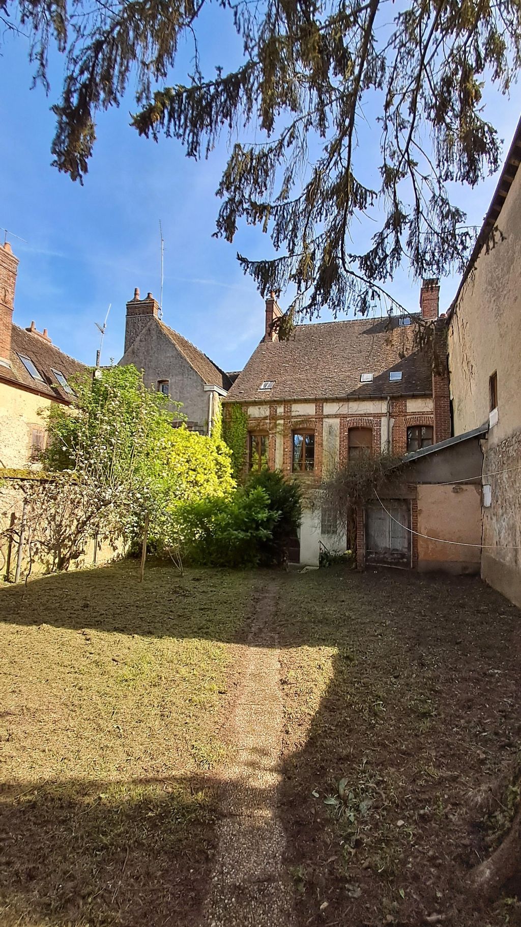 Achat maison à vendre 3 chambres 159 m² - Châteauneuf-en-Thymerais