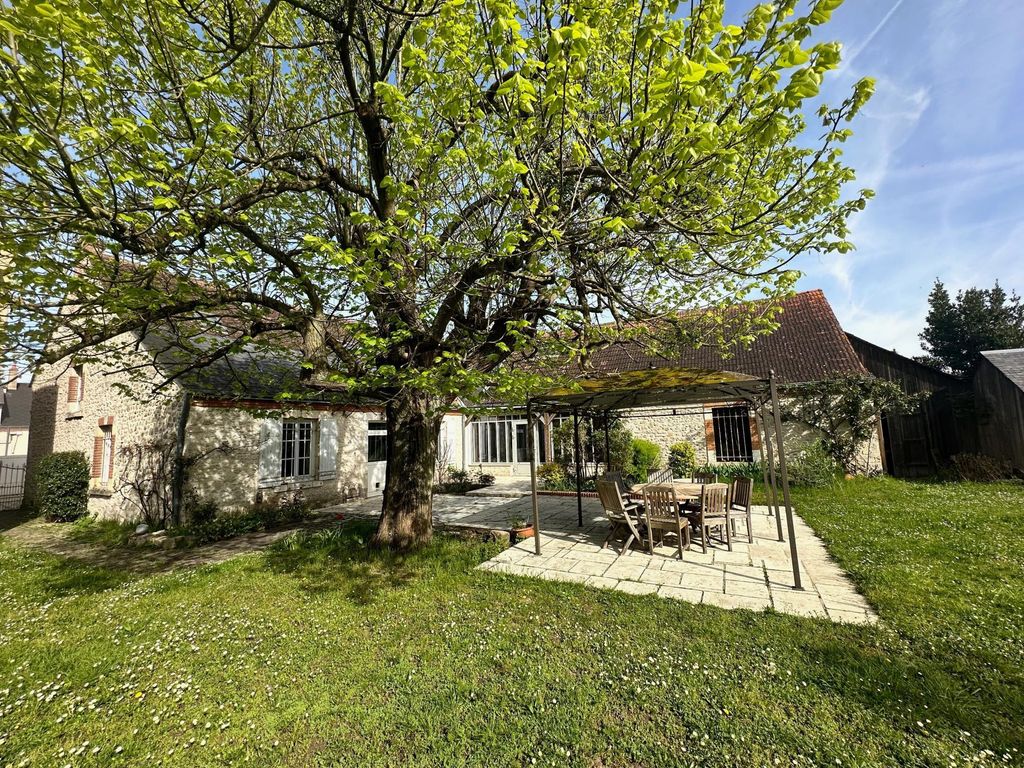 Achat maison à vendre 6 chambres 340 m² - Orléans