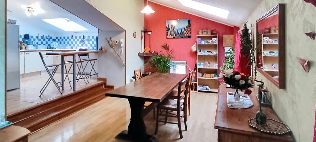 Achat appartement à vendre 6 pièces 132 m² - Unieux