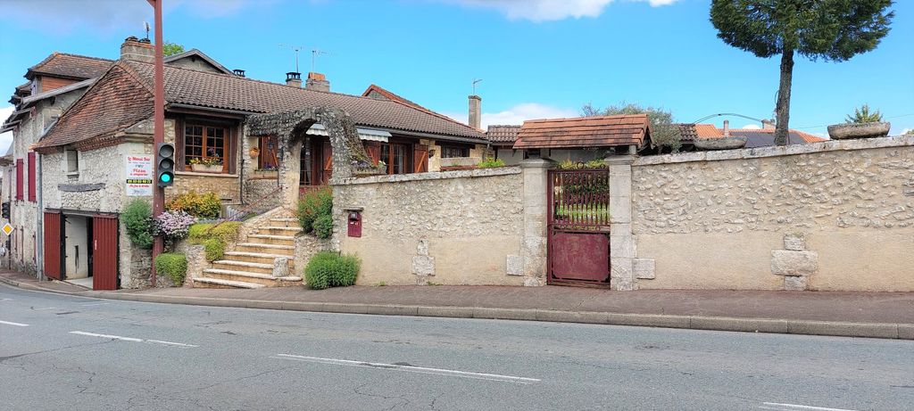 Achat maison à vendre 5 chambres 255 m² - Mensignac