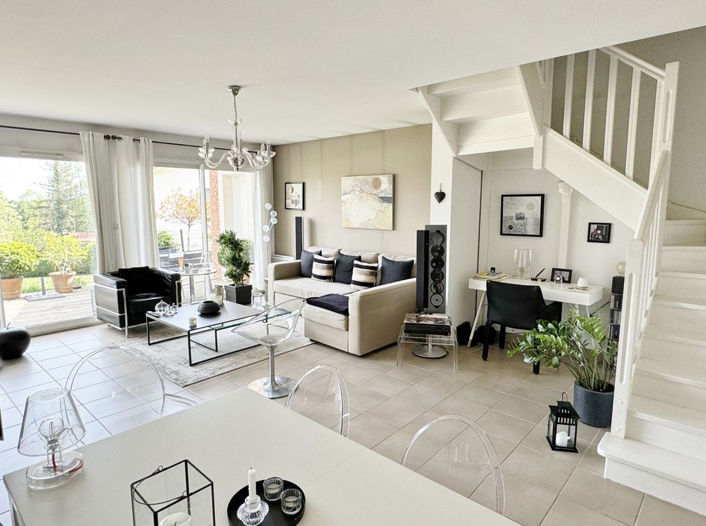 Achat maison à vendre 3 chambres 96 m² - Saint-Genis-les-Ollières