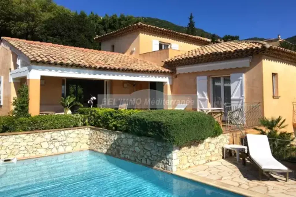 Achat maison à vendre 4 chambres 150 m² - Cavalaire-sur-Mer