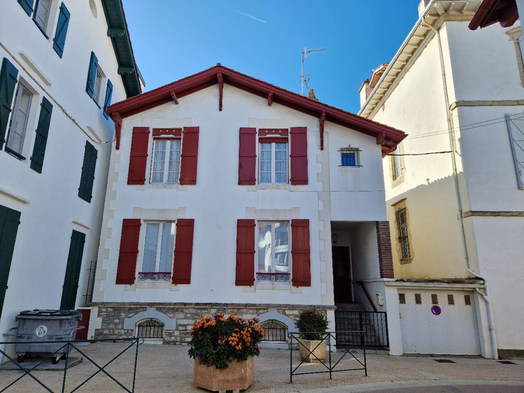 Achat maison à vendre 4 chambres 154 m² - Saint-Jean-de-Luz