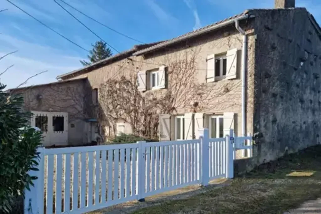 Achat maison à vendre 3 chambres 135 m² - Saint-Genest-Malifaux