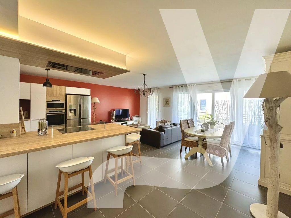 Achat appartement à vendre 4 pièces 96 m² - Saint-Raphaël