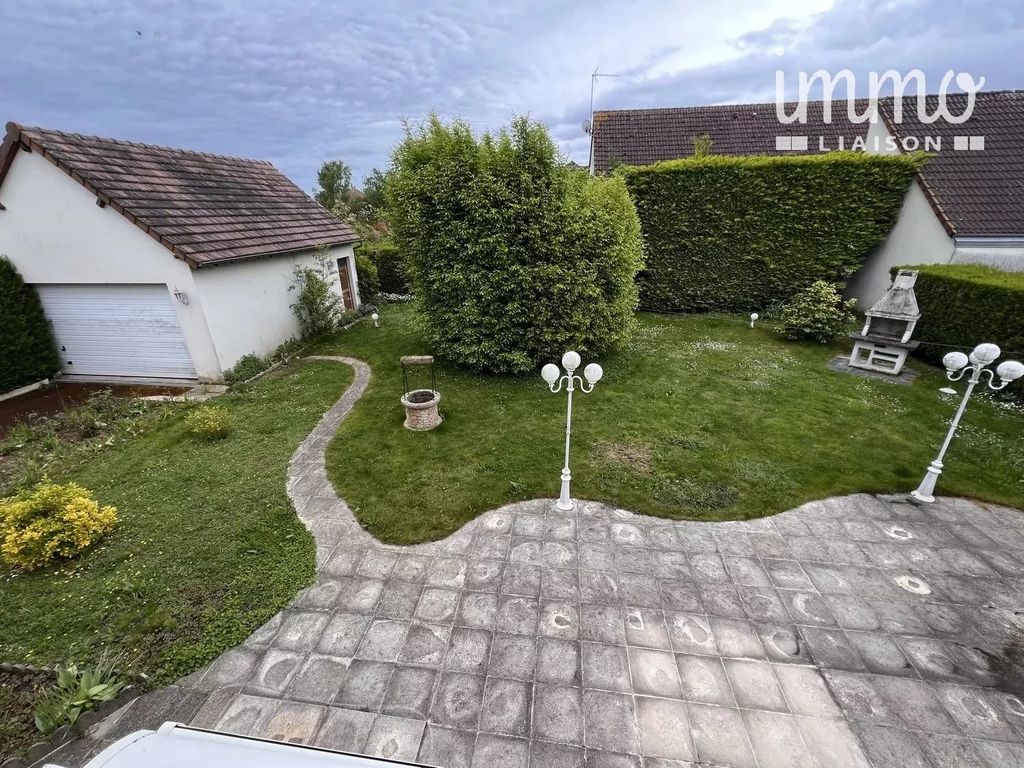 Achat maison à vendre 5 chambres 229 m² - Saint-Sulpice-de-Pommeray
