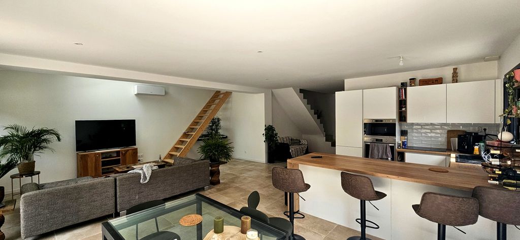 Achat maison à vendre 4 chambres 147 m² - Sanary-sur-Mer