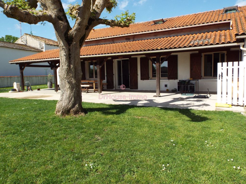 Achat maison à vendre 5 chambres 141 m² - Jarnac-Champagne