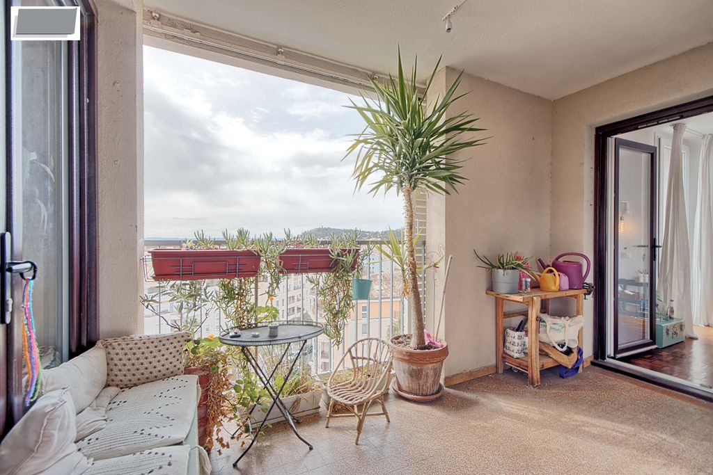 Achat appartement à vendre 5 pièces 103 m² - Hyères