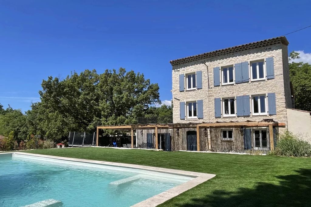 Achat maison à vendre 5 chambres 192 m² - Fayence