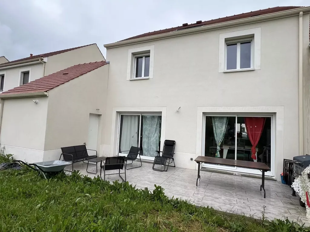 Achat maison à vendre 5 chambres 101 m² - Tournan-en-Brie