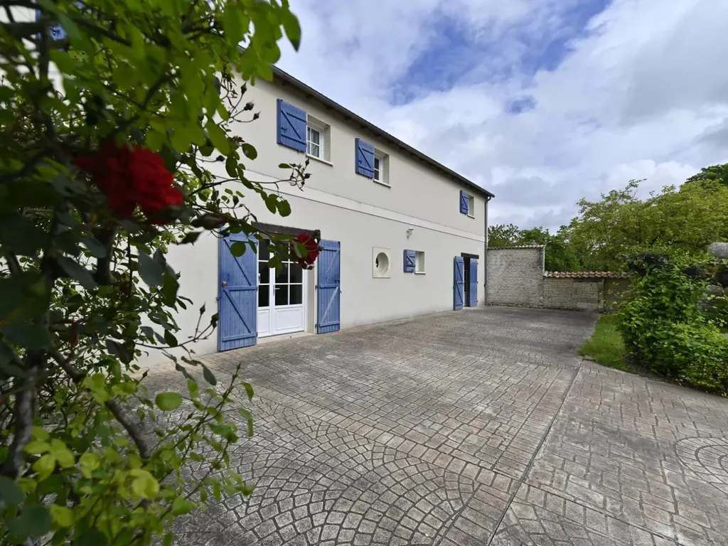 Achat maison à vendre 3 chambres 224 m² - Frontenay-Rohan-Rohan