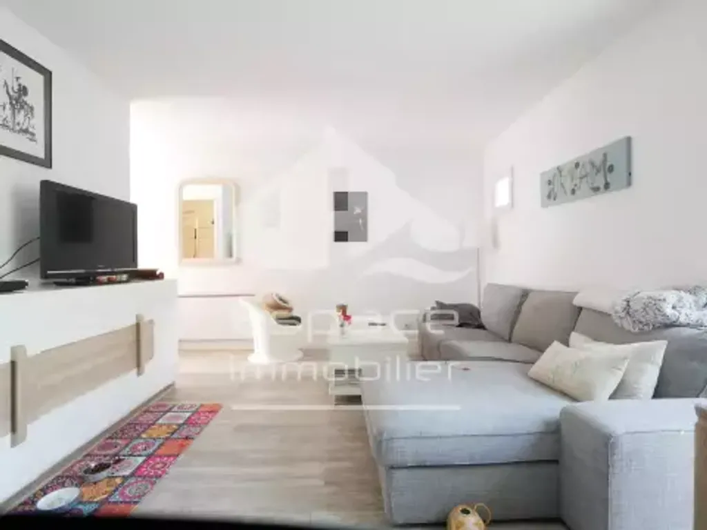 Achat maison à vendre 1 chambre 64 m² - Sainte-Soulle