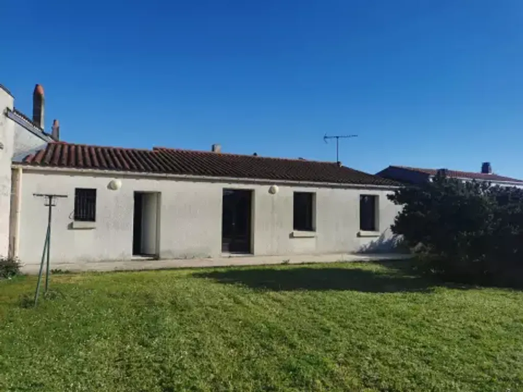 Achat maison à vendre 2 chambres 76 m² - Saint-Médard-d'Aunis