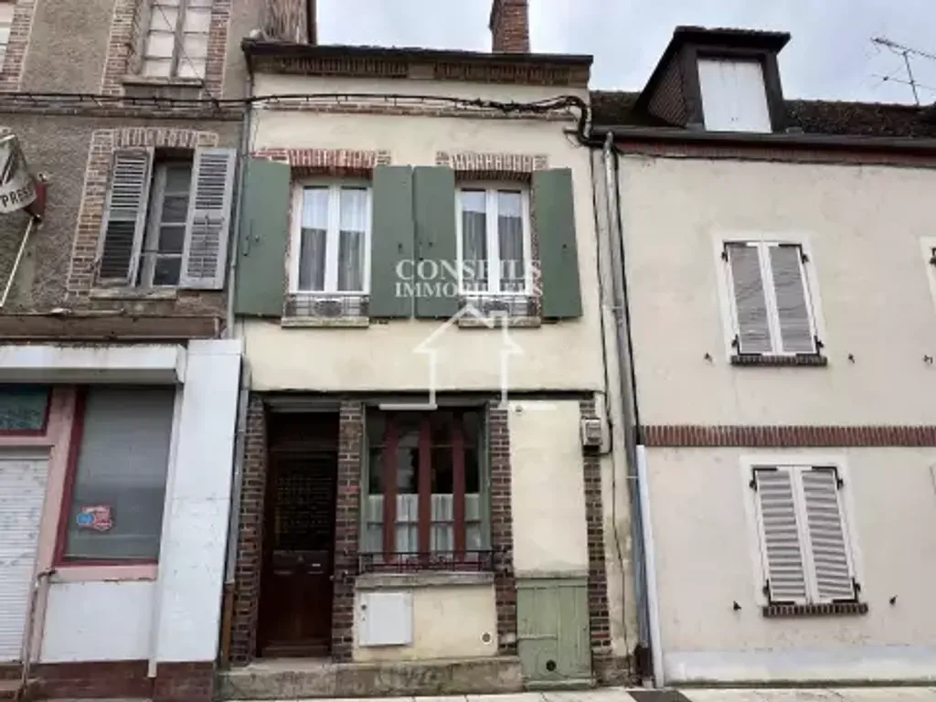 Achat maison à vendre 1 chambre 57 m² - Villeneuve-sur-Yonne