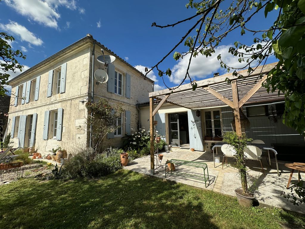 Achat maison à vendre 5 chambres 185 m² - Saint-Quantin-de-Rançanne