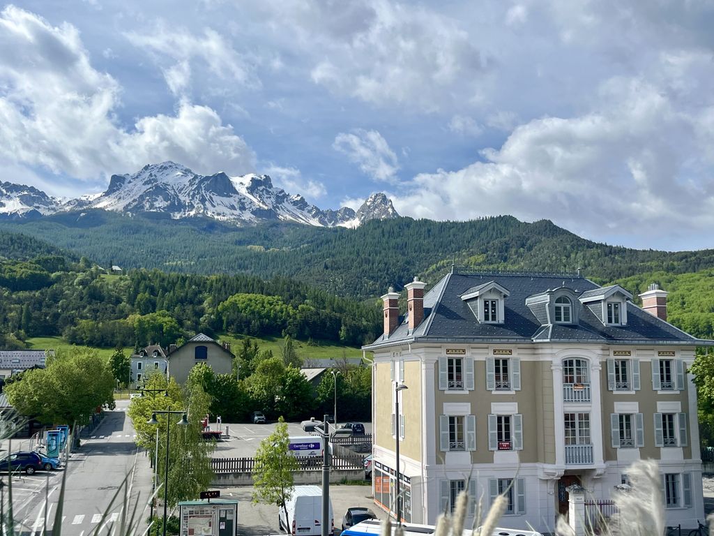 Achat appartement à vendre 3 pièces 65 m² - Barcelonnette