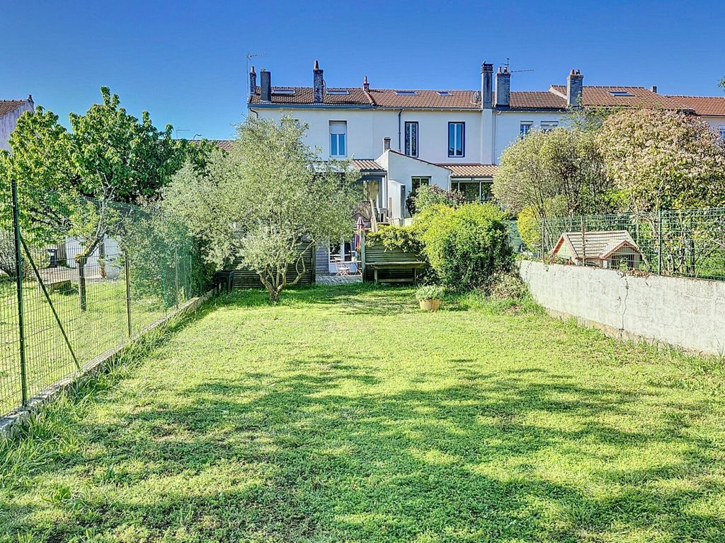 Achat maison à vendre 4 chambres 179 m² - La Rochelle